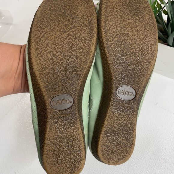 Taos Footwear Women's Green Mary Jane Shoes - Picture 3 of 5